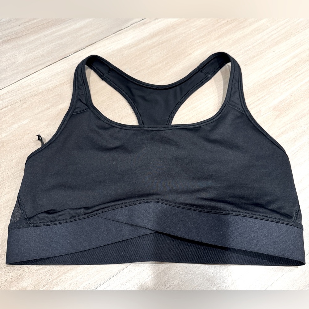 Victoria’s Secret sports bra- perfect condition, new no tags- no smoking home